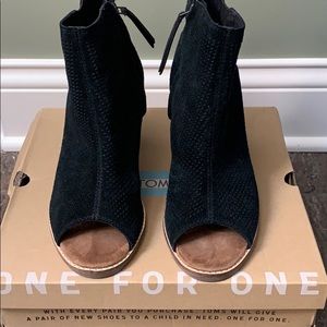 TOMS Majorca open toe suede bootie. Size 8.